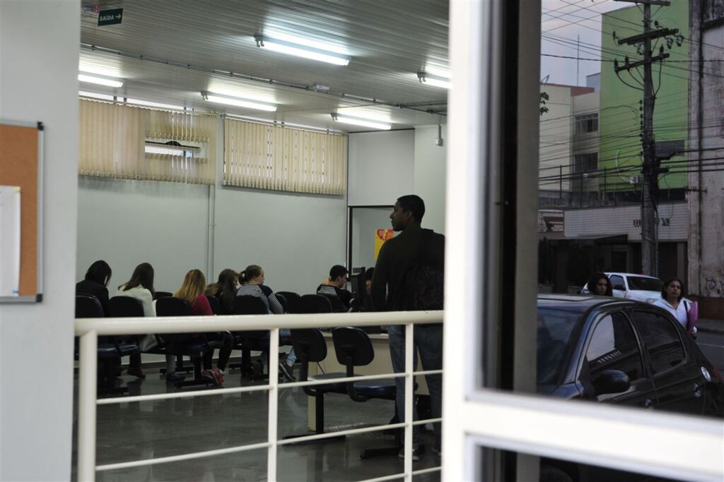 164 vagas de empregos e estágios para segunda-feira