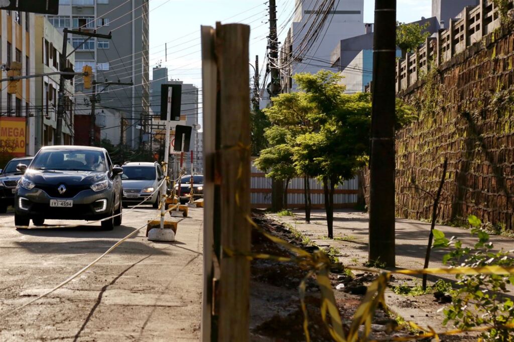 Acampamento só terá pista liberada após reparos no muro do Centenário