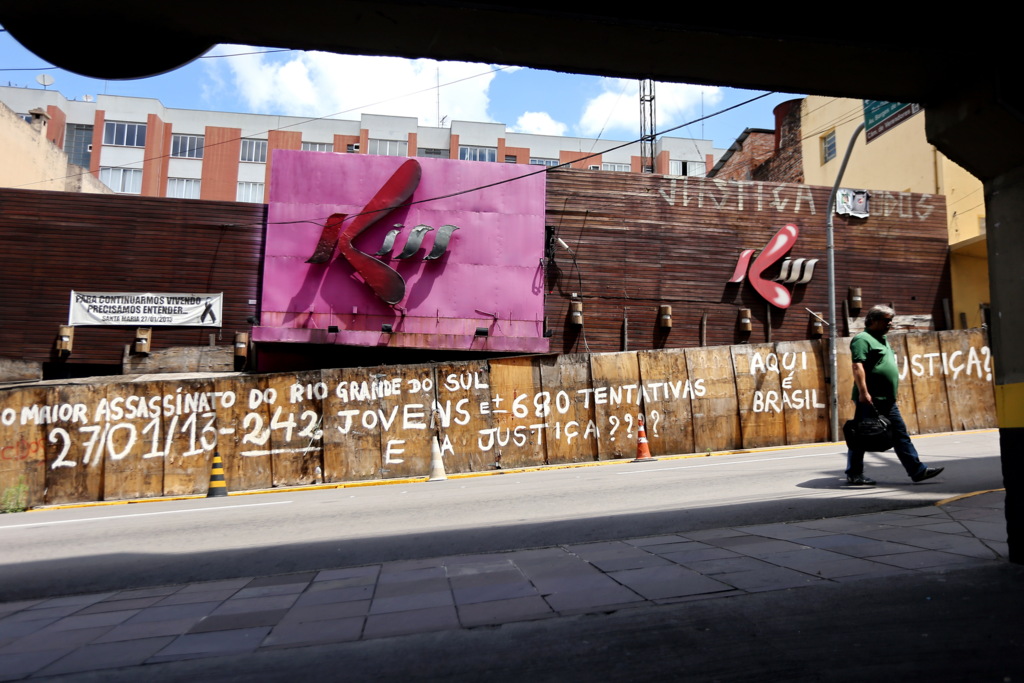 Foto: Ronald Mendes (Arquivo Diário) - Fachada da Boate Kiss, incendiada em 2013