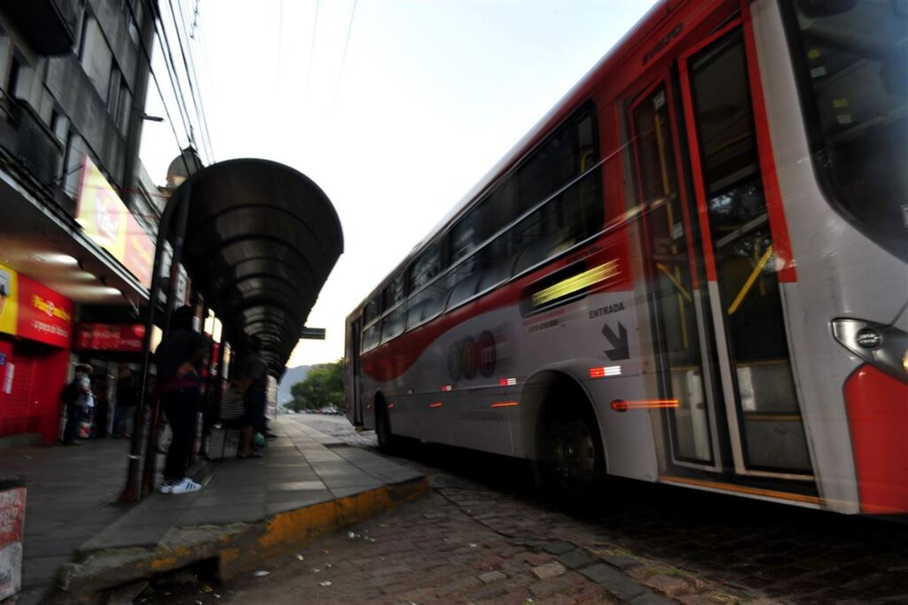 Transporte coletivo segue com horários reduzidos nesta quarta-feira