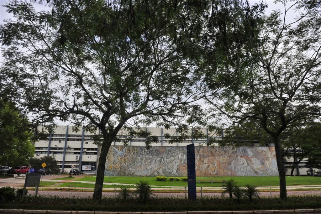 UFSM suspende aulas e UFN mantém