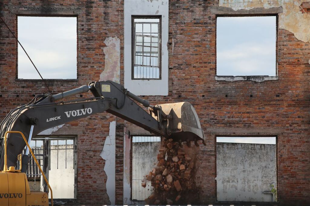 Gabriel Haesbaert - Segundo dia da demolição - 16/05/2018