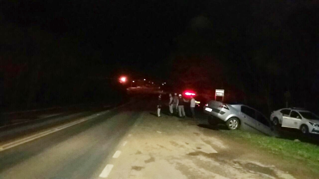 PRF flagra condutor dirigindo sem autorização e embriagado em Santiago