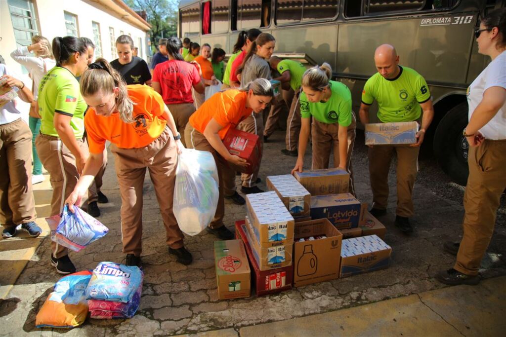 Escola de Formação de Sargentos comemora 48 anos com solidariedade