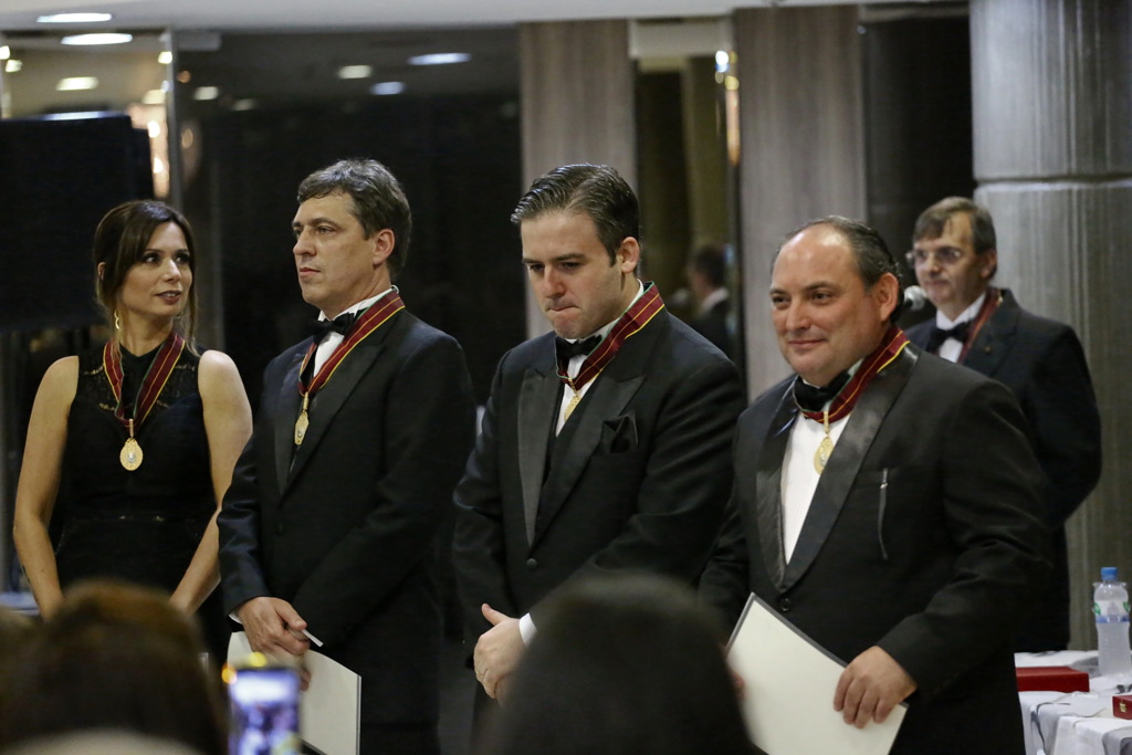 Foto: Charles Guerra (Diário) - Luciane (a partir da esq.), Érico, Juliano e Roberto foram empossados na noite de quinta