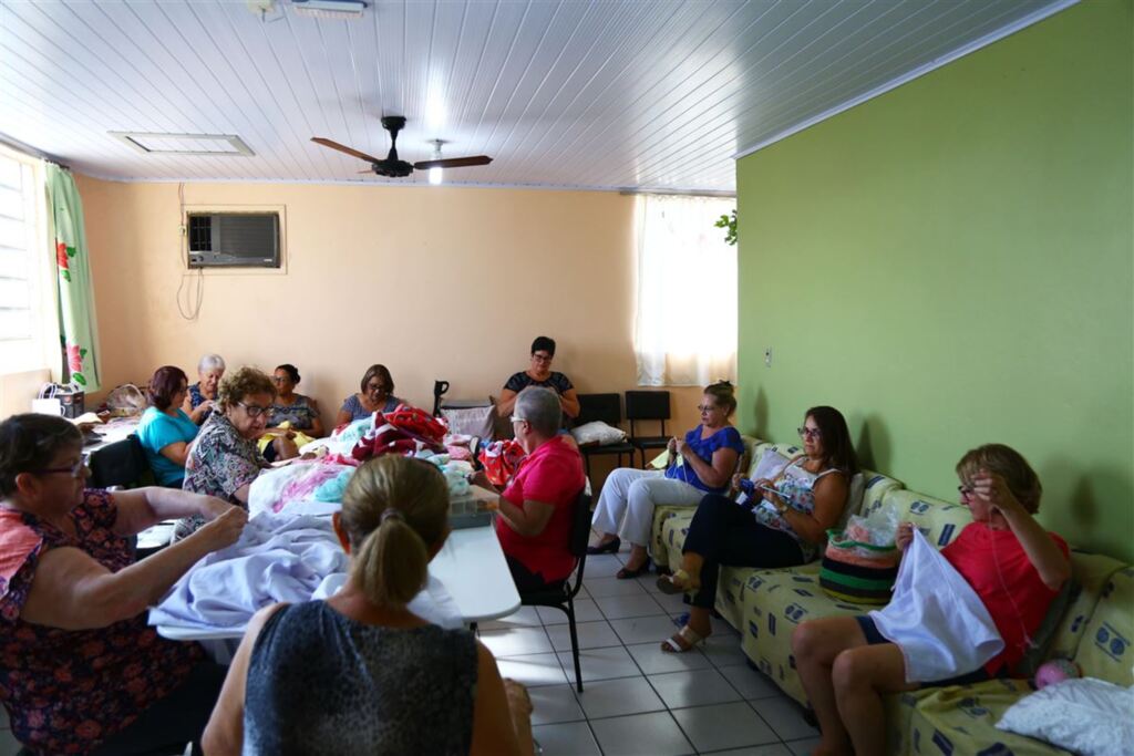 Fotos: Lucas Amorelli (Diário) - Oficina da Vó Maria reúne mulheres que se dedicam a criar enxovais para crianças em situação de vulnerabilidade