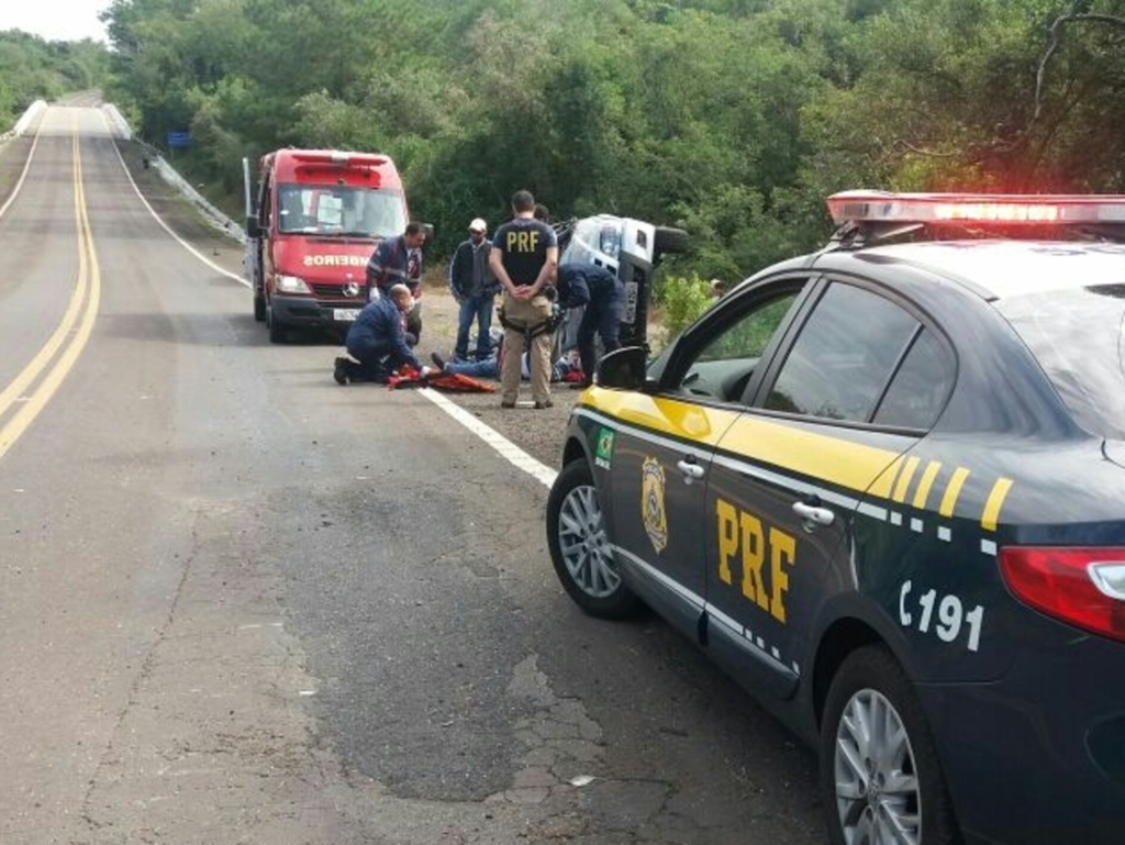 Capotamento deixa jovem gravemente ferido em Santiago