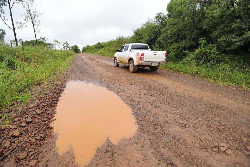 Força-tarefa para recuperar as estradas dos distritos começa na segunda