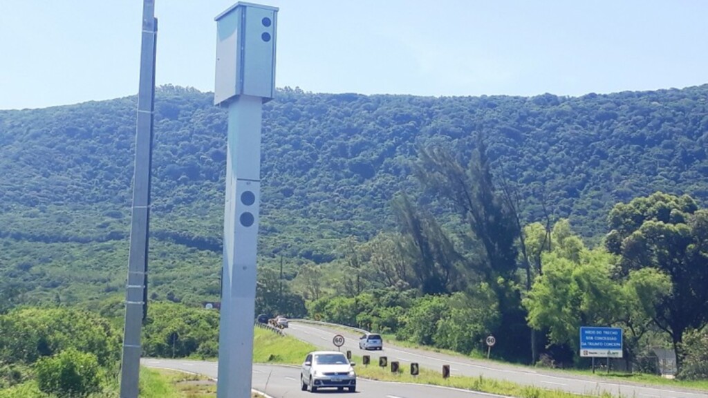 Foto: Julio Cunha Neto, Daer, Divulgação - Sistema de cercamento eletrônico é usado pelo Daer no Litoral Norte, com câmeras que identificam carros roubados ou com IPVA vencido e emitem alerta à polícia