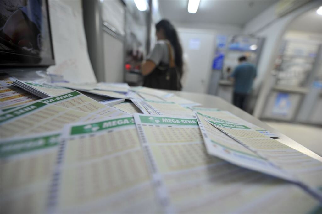 Mega-Sena acumula e pode pagar R$ 45 milhões neste sábado