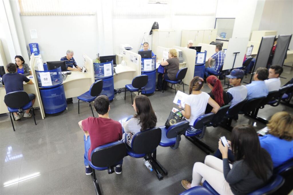 Mais de 50 vagas de empregos e estágios para terça-feira