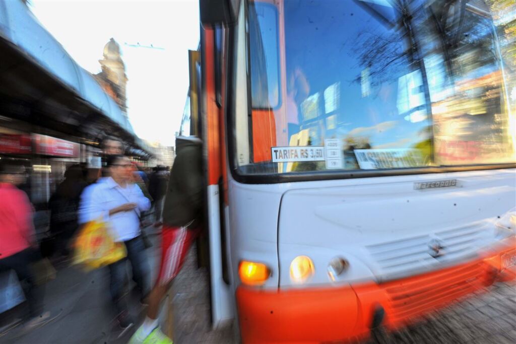Horários de ônibus voltam ao normal nesta segunda-feira