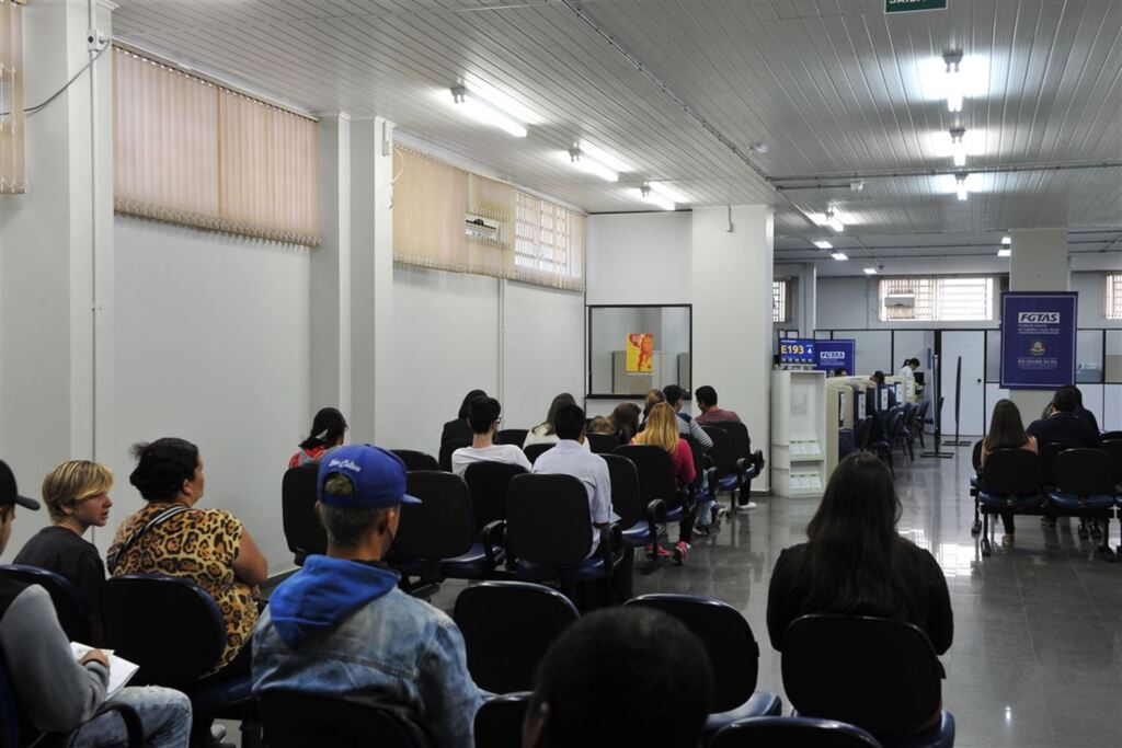 Mais de 100 vagas de empregos e estágios para quarta-feira