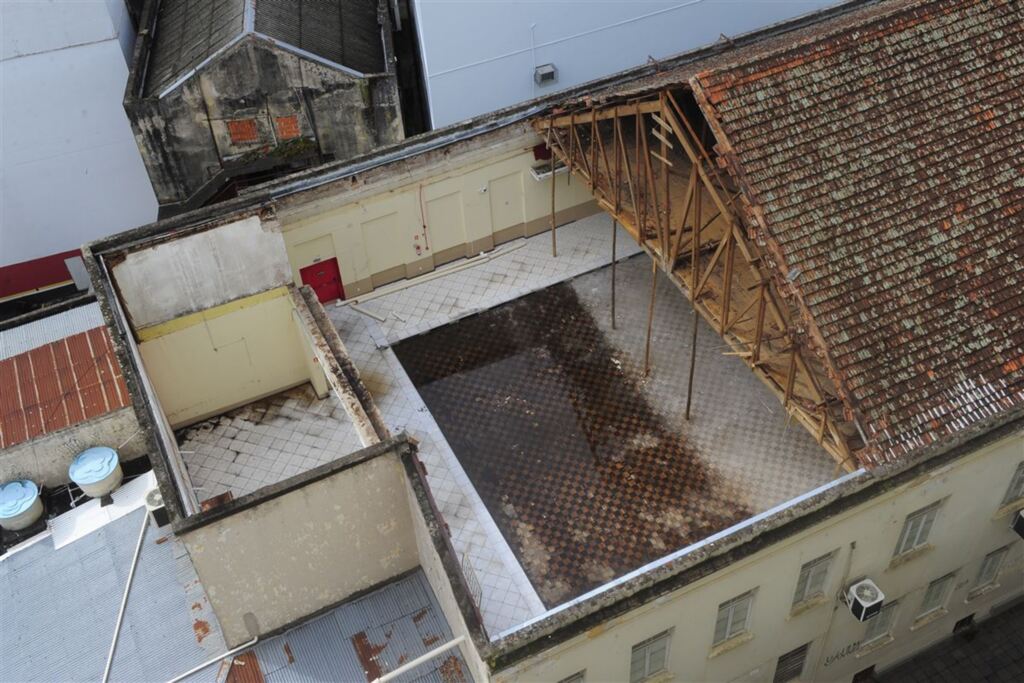 Foto: Charles Guerra (Diário) - Retirada dos escombros foi concluída na sexta-feira