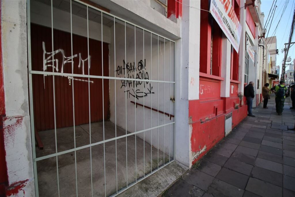 Após queda de teto no Caixeiral, prefeitura pede laudo a outros clubes da cidade