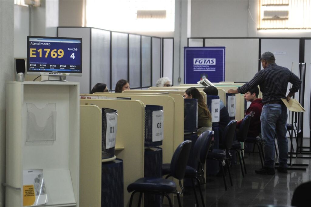 76 vagas de empregos e estágios para quinta-feira