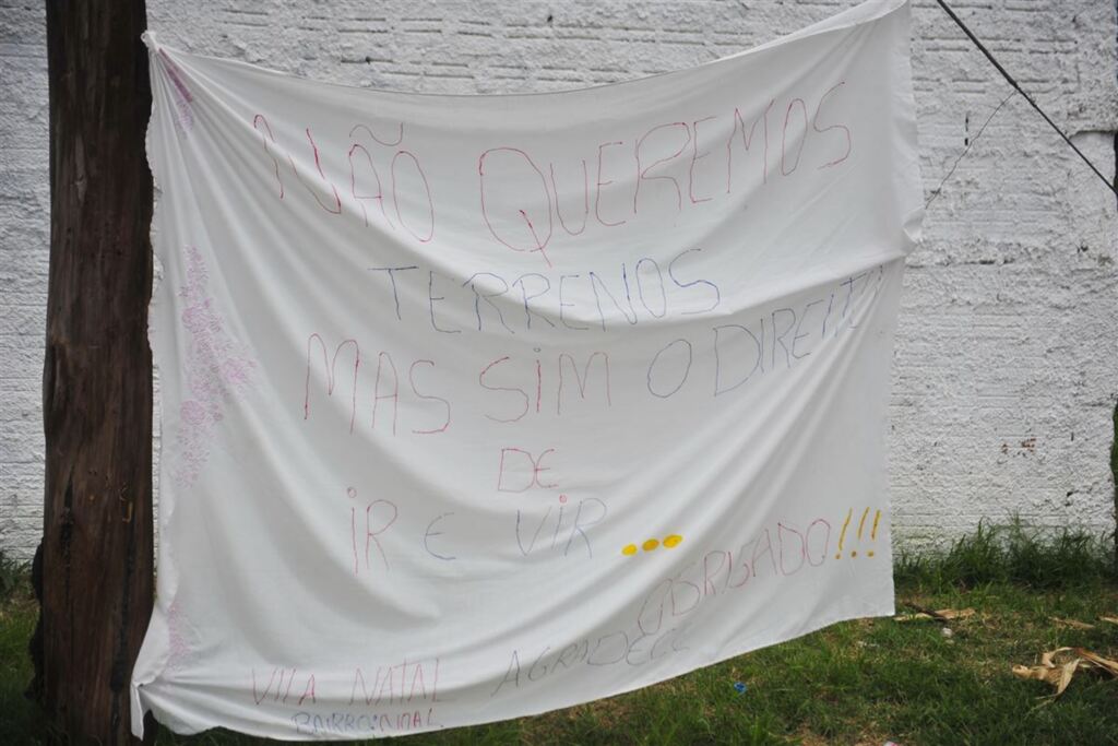 Moradores da Vila Natal vão à prefeitura para discutir muro que faz divisa com a Vila Noal
