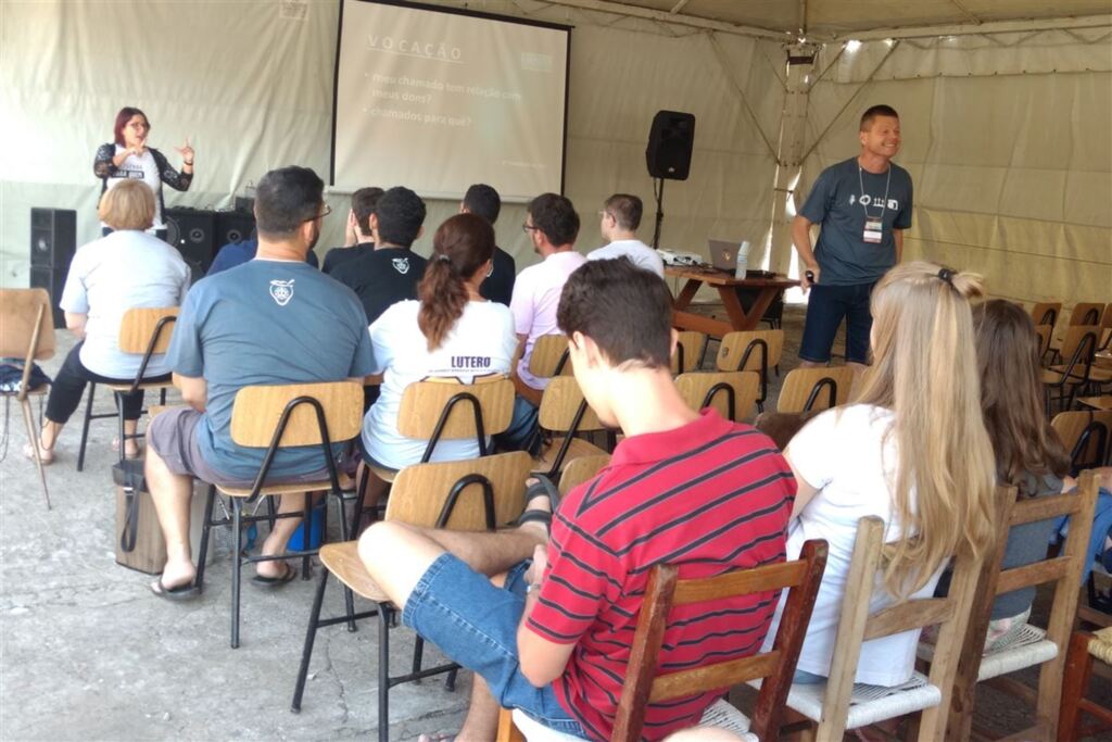 Encontro religioso atrai mais de 400 jovens para Santa Maria