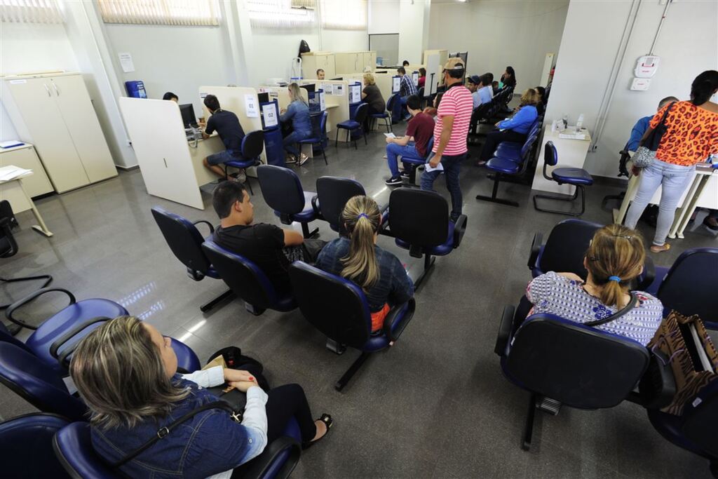 Mais de 200 vagas de empregos e estágios para segunda-feira