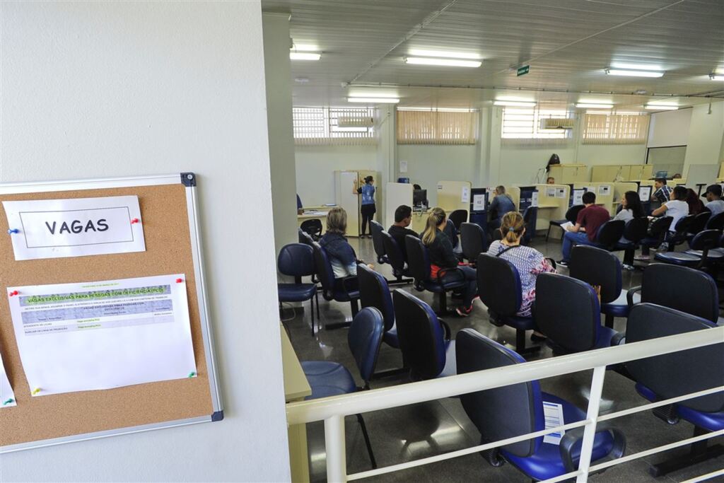 Mais de 50 vagas de empregos e estágios para sexta-feira