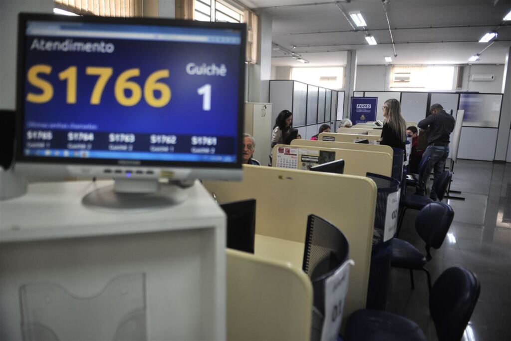 Mais de 60 vagas de empregos e estágios para quinta-feira