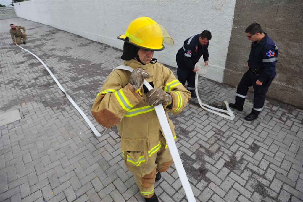Bombeiros civis comemoram lei municipal, mas se preocupam com fiscalização