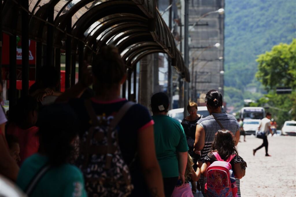 Horário reduzido dos ônibus gera reclamações da população