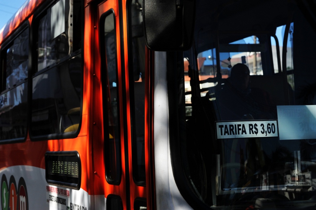 9 linhas de ônibus terão horários extras durante funcionamento estendido do comércio