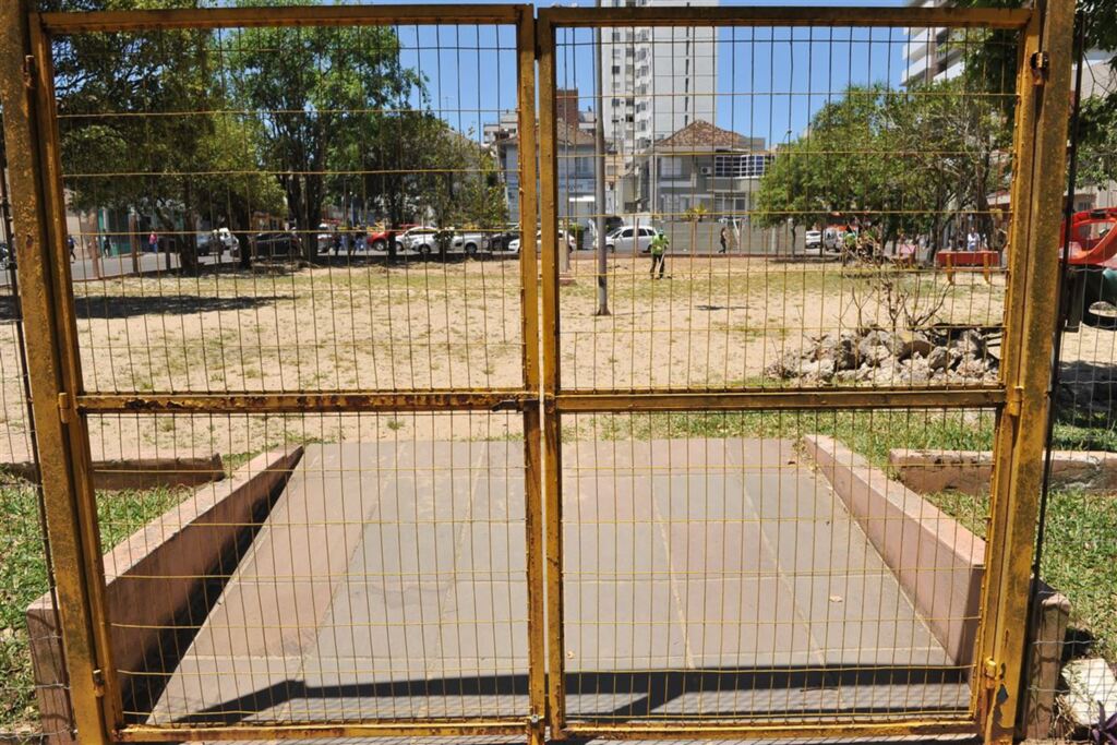 Até o fim do ano, praça em frente ao Hospital de Caridade voltará a ter brinquedos