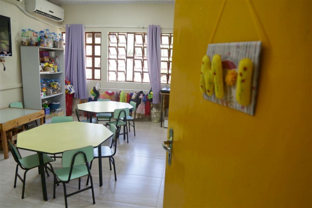 Após 33 dias do retorno às aulas, ainda faltam 49 professores na rede municipal