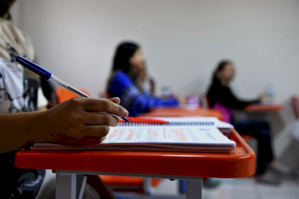 título imagem Pré-Universitário Popular Práxis seleciona educadores para o pré-Enem