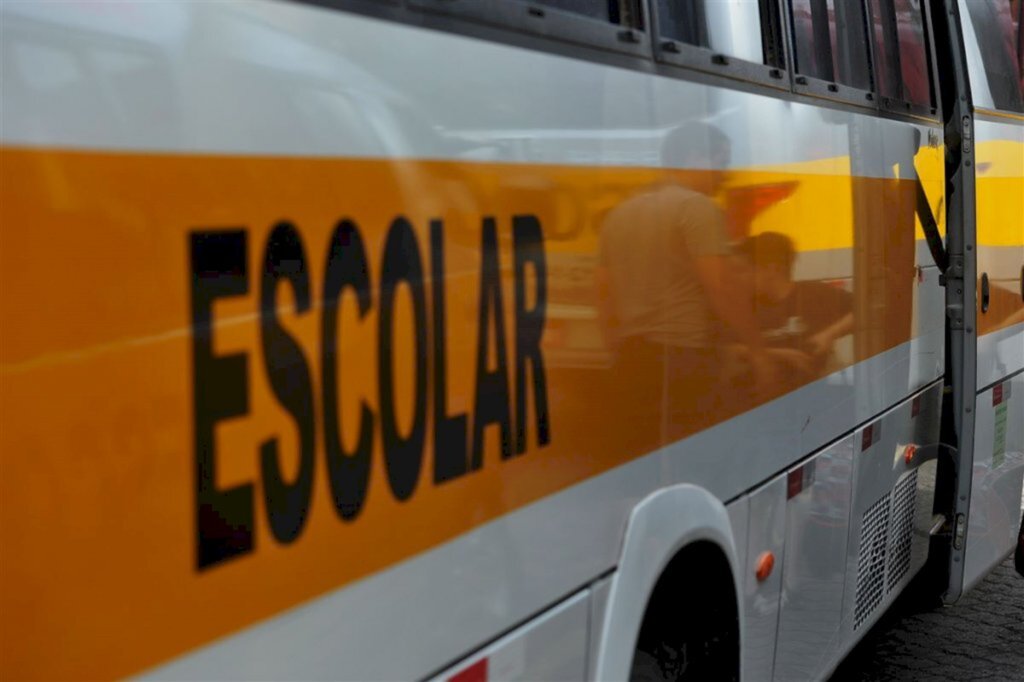 Sem transporte escolar, colégio suspende aulas presenciais um dia após volta do ano letivo