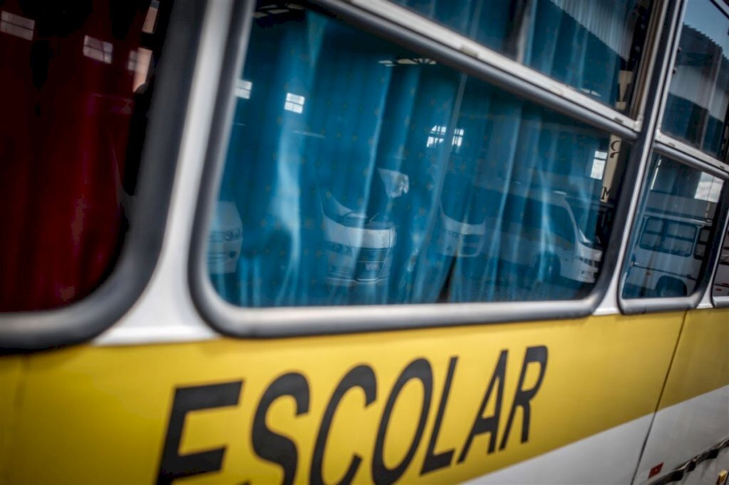 Estudantes ficam sem transporte escolar no primeiro dia letivo da rede estadual