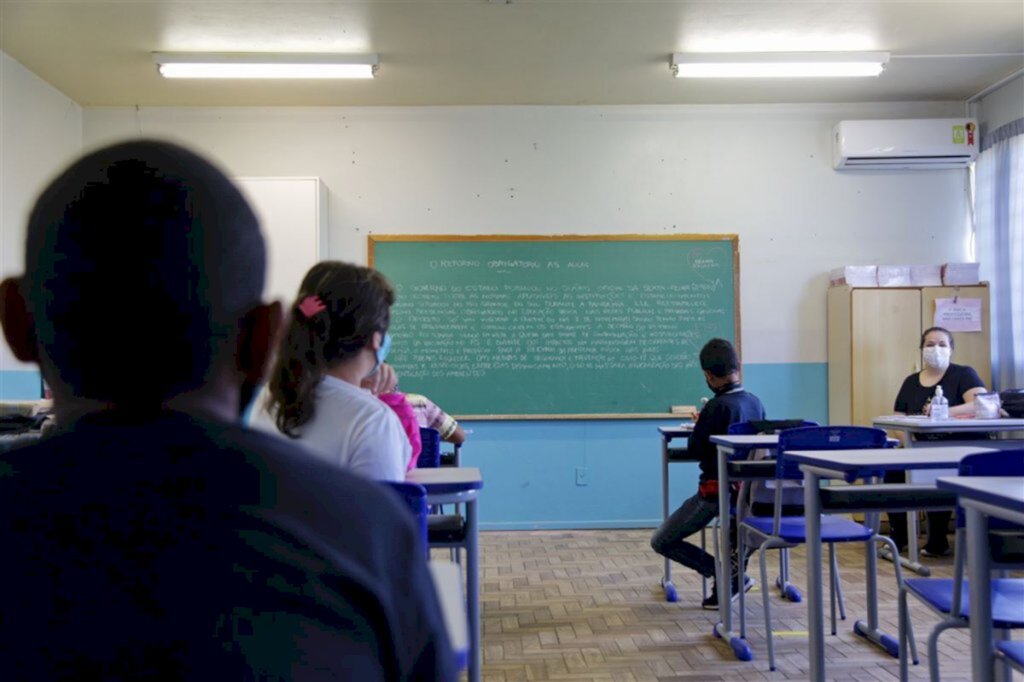 título imagem Escola Diácono João Luiz Pozzobon passará por reformas nas instalações elétricas