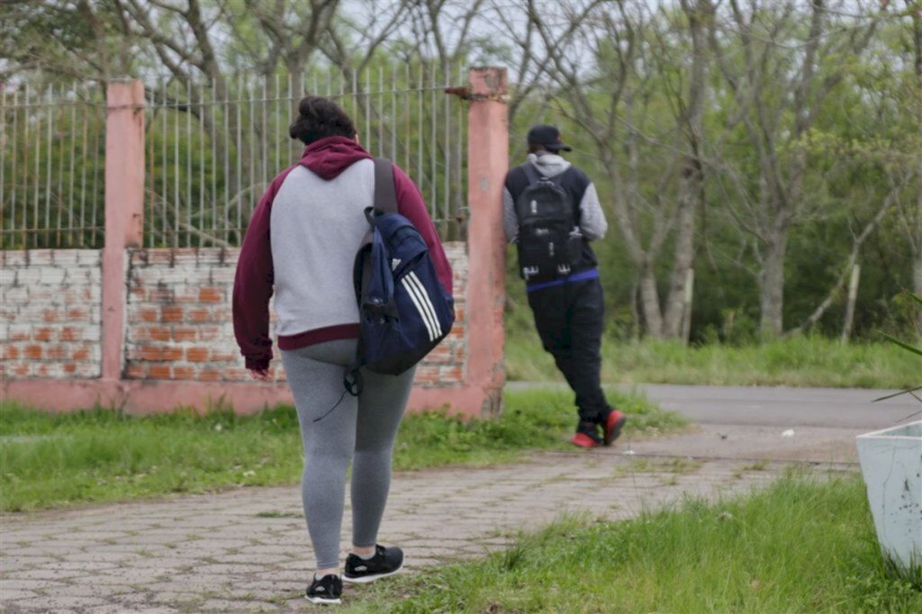 VÍDEO: Escola Sergio Lopes, no Bairro Renascença, está sem luz há duas semanas