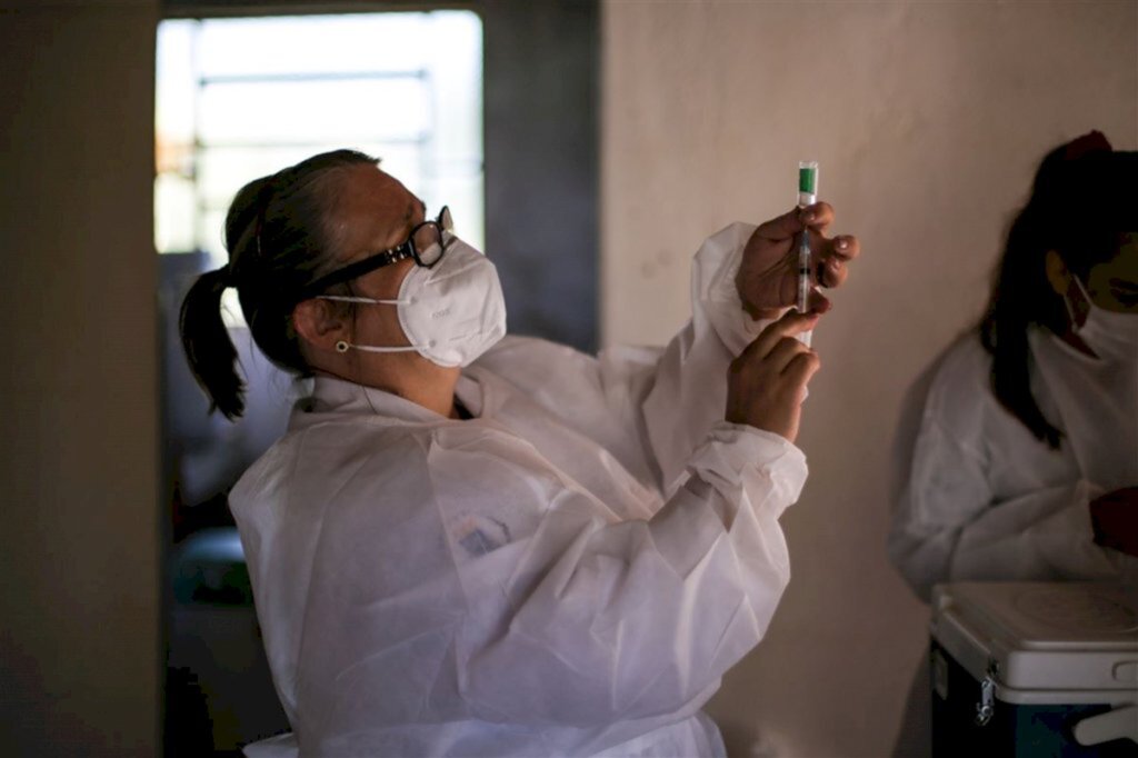 Governo Federal inclui profissionais da educação no grupo prioritário da vacinação