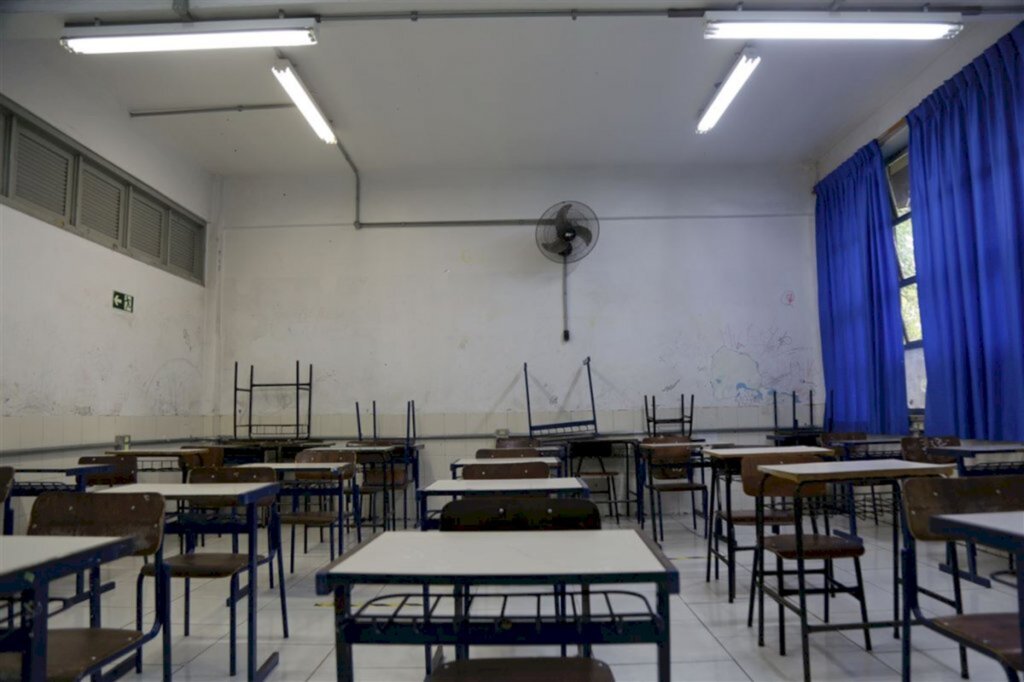 Estado acaba com limite de ocupação de 50% em salas de aula