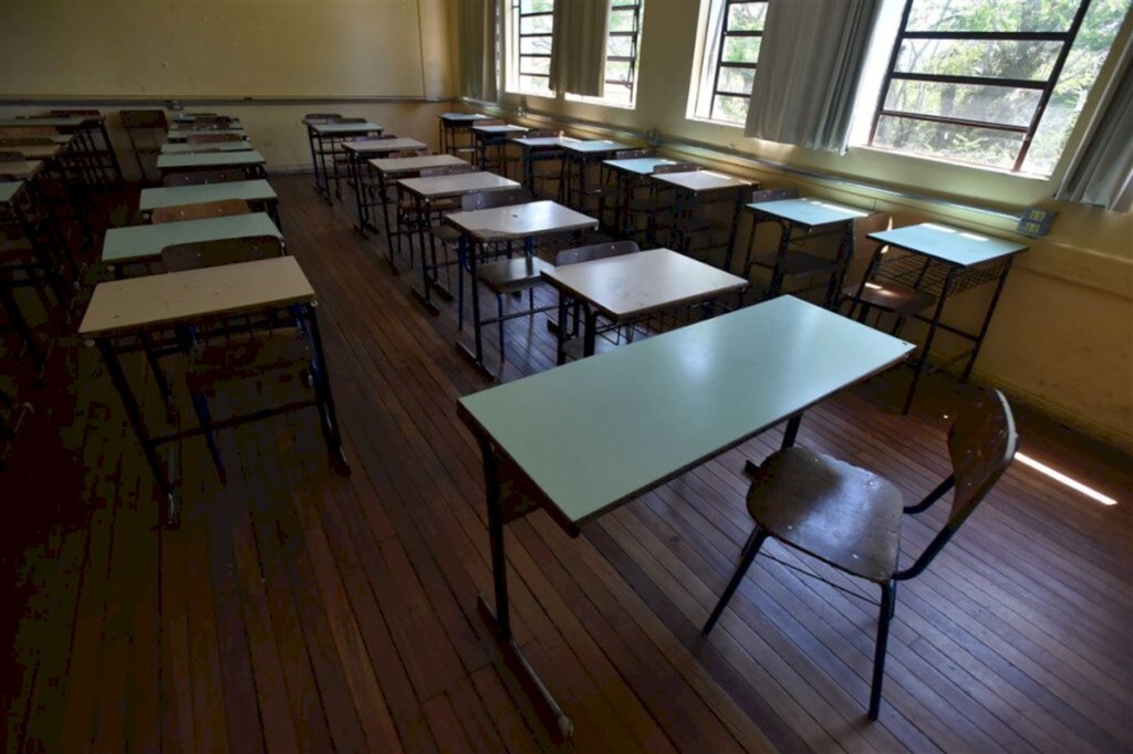 Novo decreto permitirá que escolas funcionem mesmo em regiões com bandeira vermelha