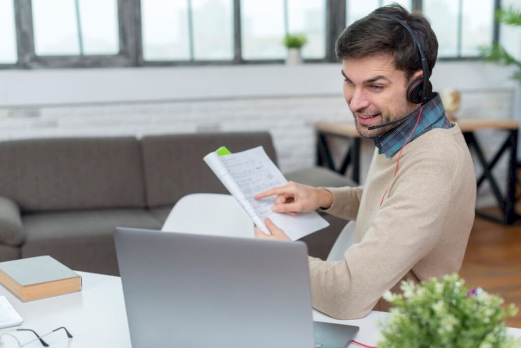 Professores se sentem mais preparados para o ensino online, aponta pesquisa