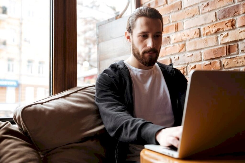 Confira quais cursos e graduações podem ser realizados na modalidade EAD