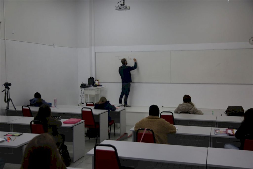 VÍDEO: como foi o primeiro dia de aula presencial após retomada em Santa Maria