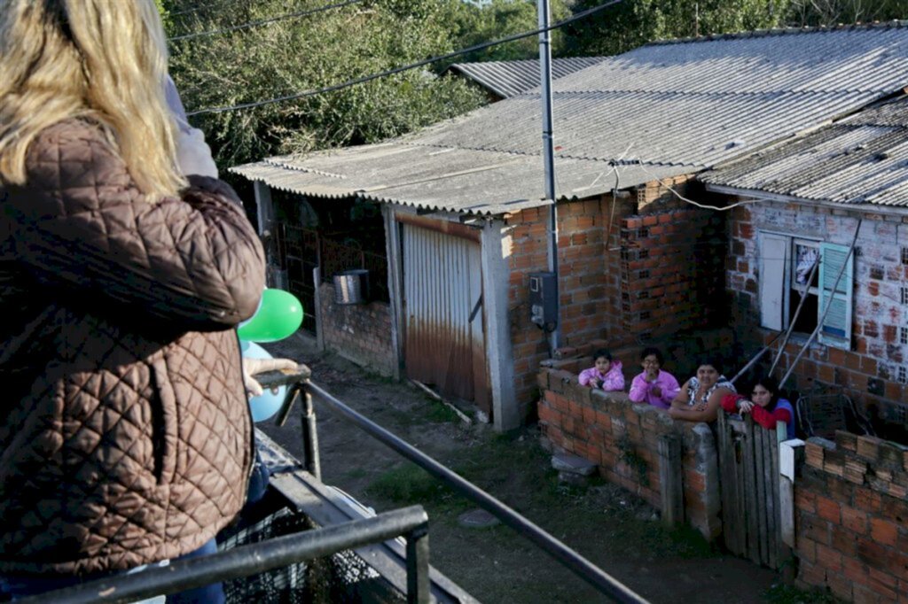 FOTOS + VÍDEO: professores fazem carreata com músicas e mensagens para alunos