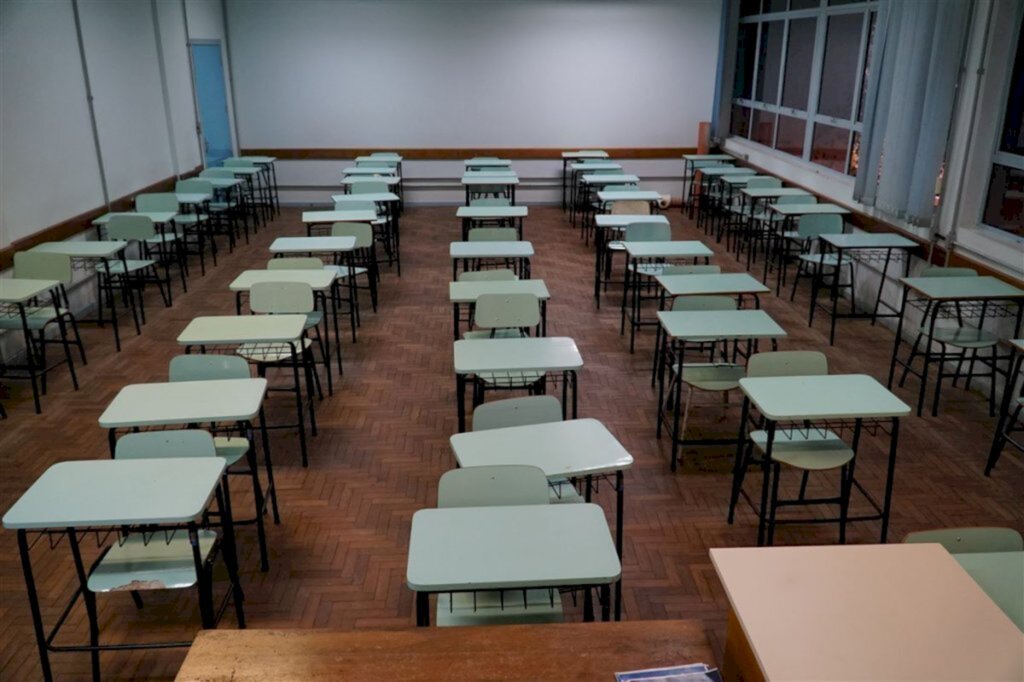 Aulas no RS serão retomadas por fases, afirma governador
