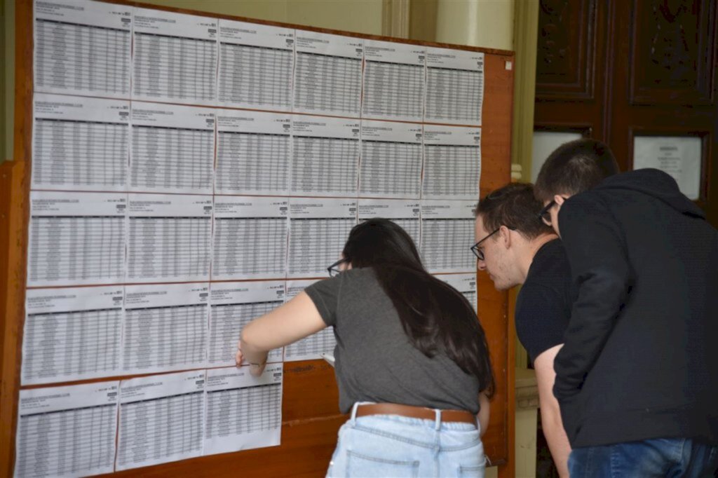 Projeto 'Galo da Redação' oferece material para quem vai fazer o Enem 2020