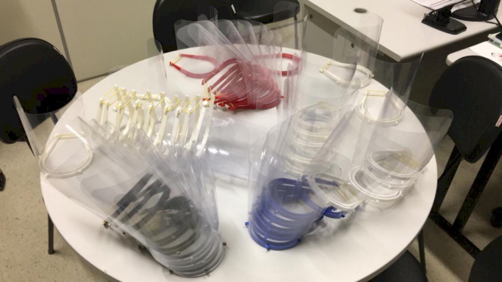 Grupo de Santa Maria produz protetores faciais em impressoras 3D