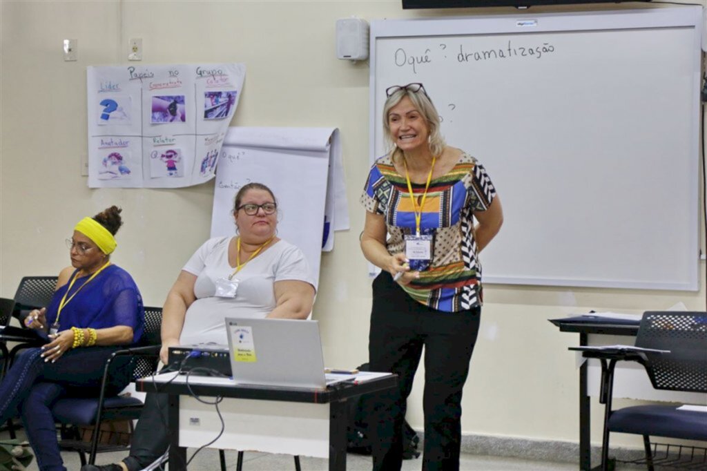 Professores passam por capacitação para implementação de programa de ensino