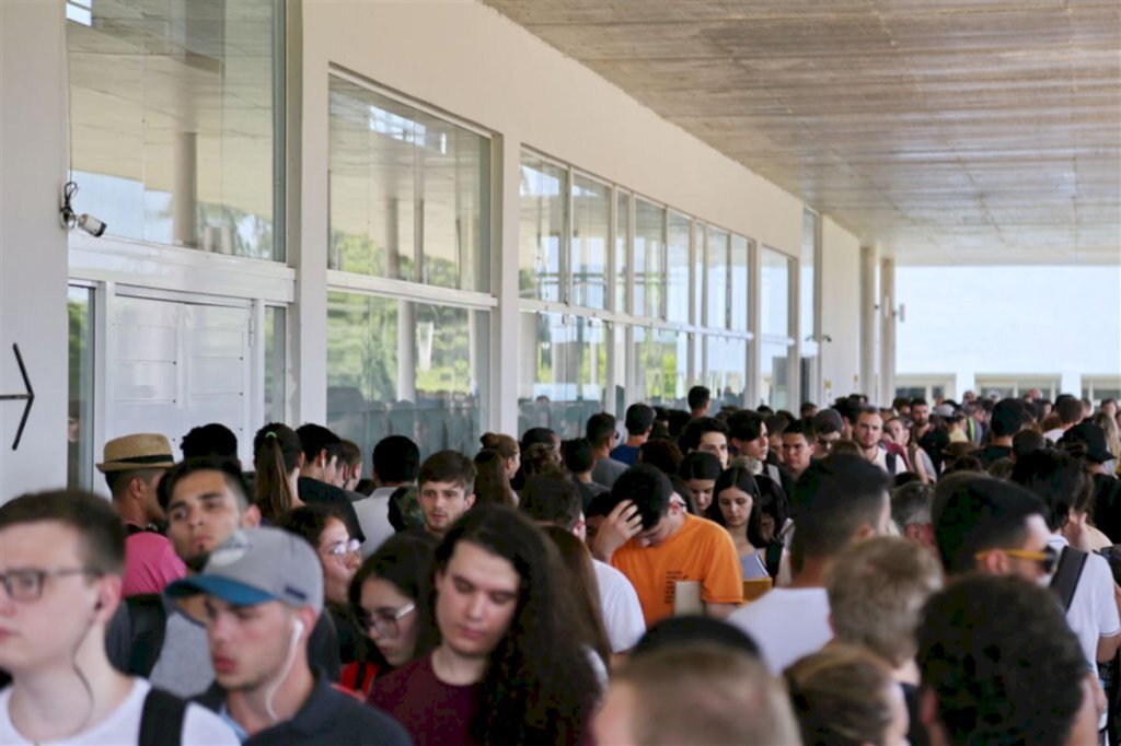 VÍDEO: no 2º dia, mudanças devem agilizar processo de matrícula na UFSM