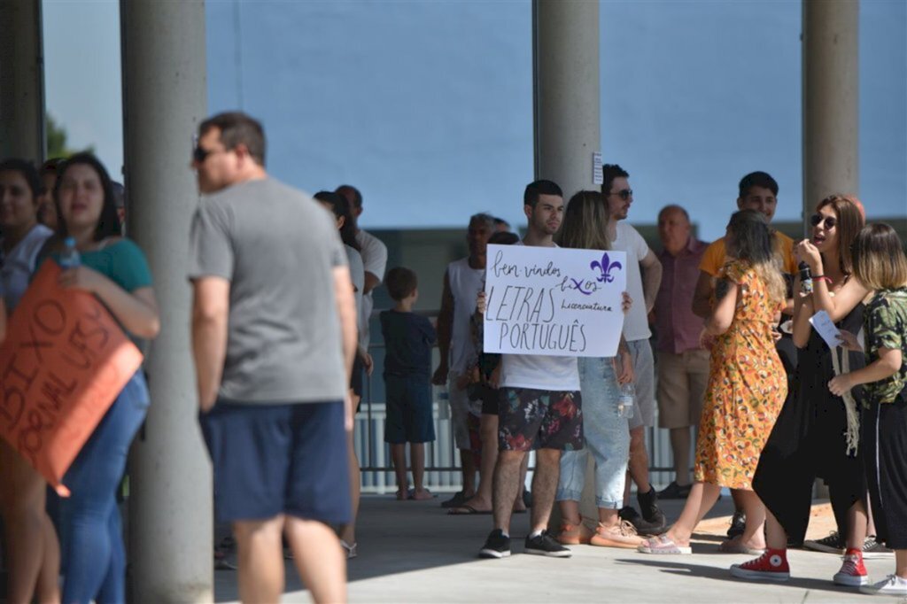 VÍDEO: classificados pelo Sisu lotam a UFSM no primeiro dia de matrículas