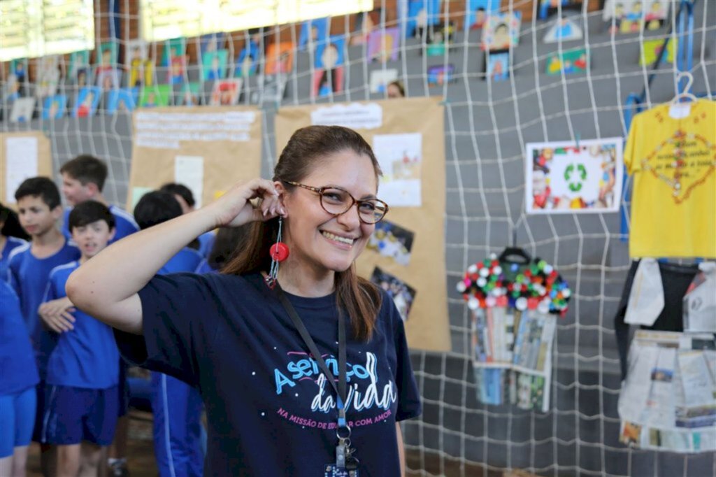 VÍDEO: projeto escolar ensina espanhol, matemática e reciclagem de materiais