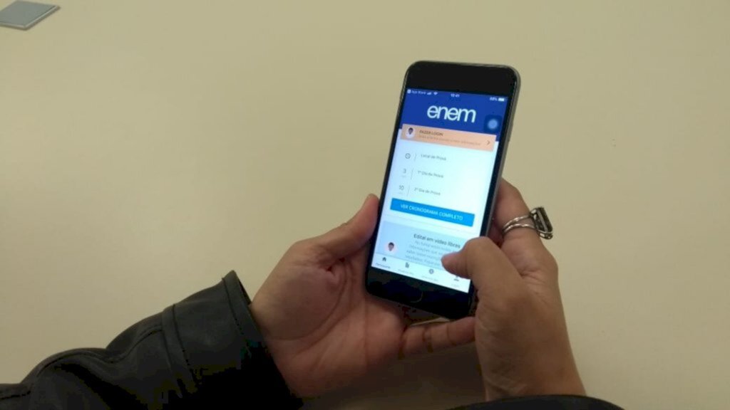 Jogo prepara o estudante para o Enem e premia competidores com viagem internacional